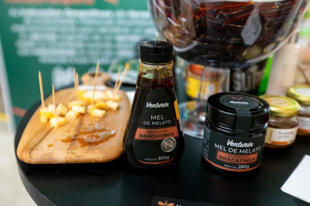 Venturin Apicultura تنتج عسل الندى