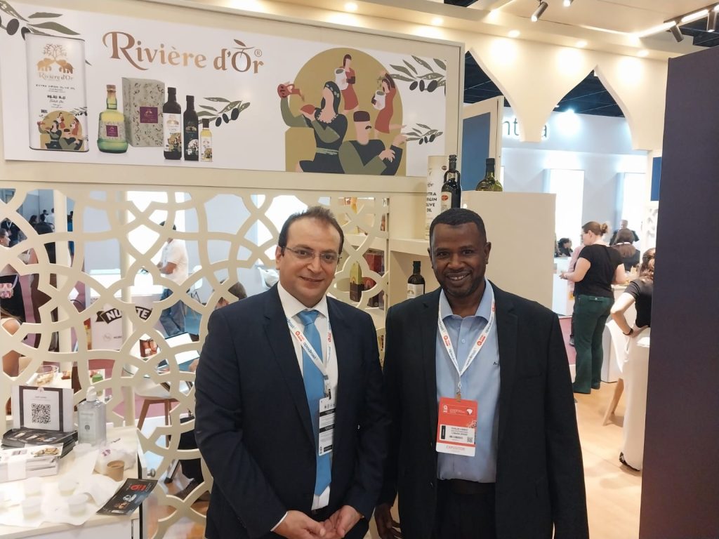 Conselheiro Hassan e Ombada: promovendo azeite tunisiano