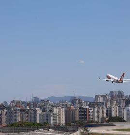 Aviação decola do aeroporto de Congonhas, em São Paulo: setor cresce com cautela em razão da crise no Oriente Médio