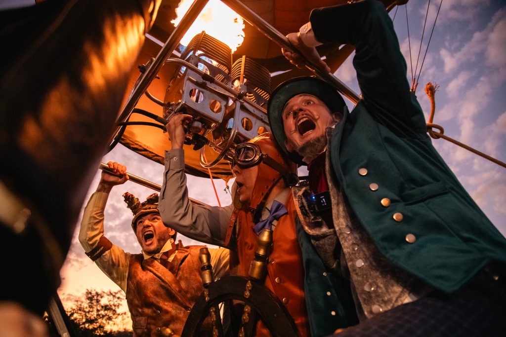 Companhia Sabre de Luz Teatro em apresentação da peça