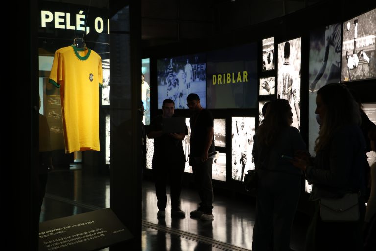 Exposição no Museu do Futebol: programação para os admiradores do esporte durante o dia todo