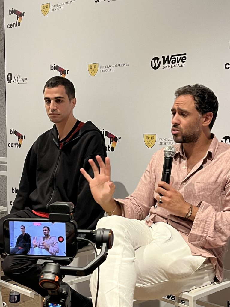 Ramy Ashour (dir.) também compartilhou bastidores das competições com brasileiros