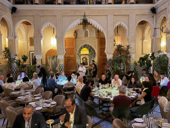 Restaurante Dar Dada, em Casablanca: culinária típica e apresentações musicais para celebrar a cultura local