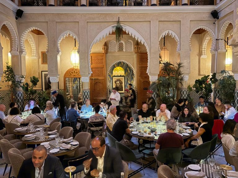 Restaurante Dar Dada, em Casablanca: culinária típica e apresentações musicais para celebrar a cultura local