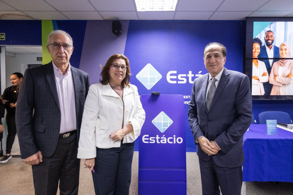 Hannun, Frisso e Ali Zoghbi em apresentação do curso