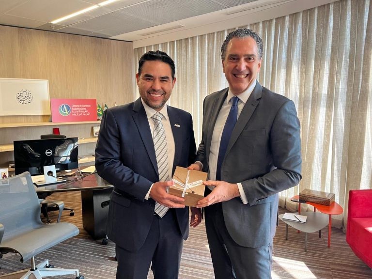 Elvis Gaia of Invest Minas and William Dib (R): Discussions on promoting projects in Minas Gerais among Arab countries