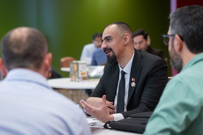 Rheda Salman, da Alzaeem (ao centro): busca por alternativas a fornecedores do leste europeu
