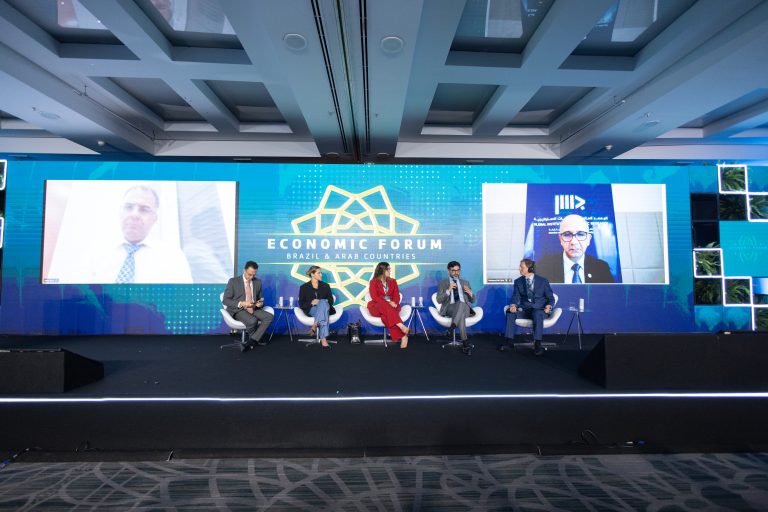 The forum’s first panel presented alternatives for trade with the Middle East