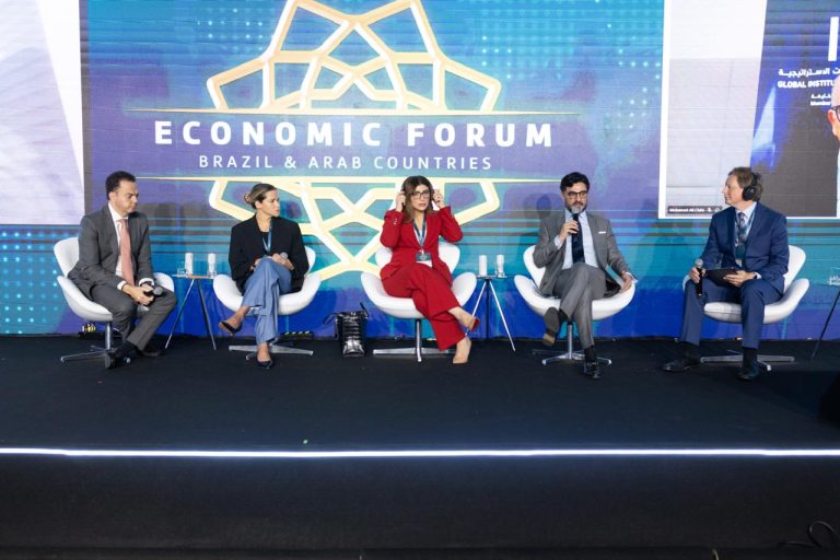O primeiro painel do fórum apresentou alternativas para o comércio com o Oriente Médio