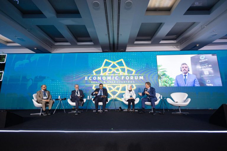 Comércio: novo cenário demanda diferentes caminhos No terceiro painel do dia, troca de ideias sobre os rumos do comércio