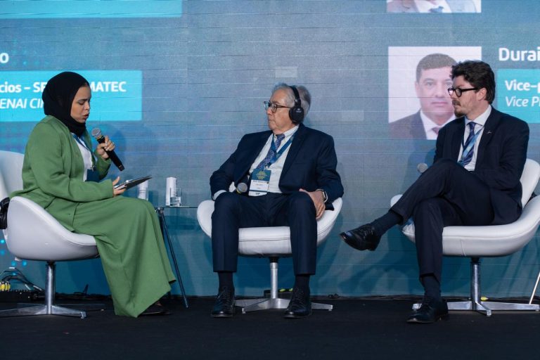 Flash panels discussed various aspects of Brazil-Arab relations, including energy, trade and consumer habits