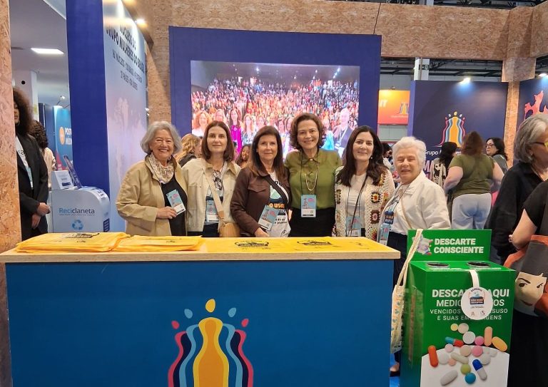 WAHI joins Women in Professions Summit Claudia Yazigi Haddad, from Wahi (4th from left to right) among other participants in the Summit