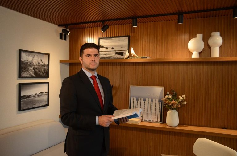 Samir Nemer is a doctoral student and holds a master's degree in Tax Law. He is a partner at FurtadoNemer Advogados.