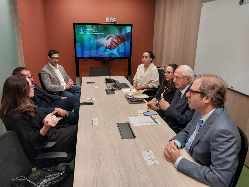 Equipe da NOVA ES foi recebida na Câmara Árabe para reunião