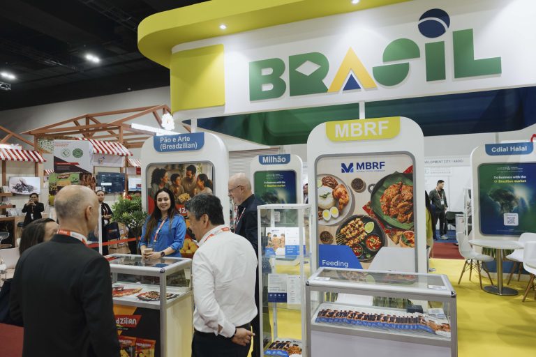 Feira Mihas tem negócio fechado e procura por café O estande do Projeto Halal do Brasil: participar da Mihas é oportunidade de posicionar o Brasil no mercado do sudeste asiático e de produtos halal