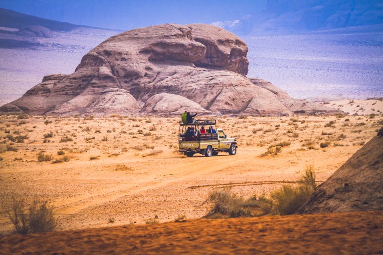 Jordan’s tourism revenue rises 17.2% Tourist excursion in the Wadi Rum desert