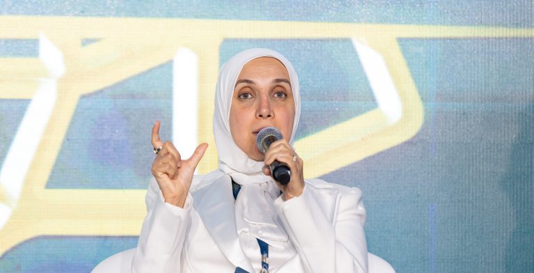 Sara El-Gazzar é decana da Faculdade de Transporte Internacional e Logística e consultora sênior da União das Câmaras Árabes