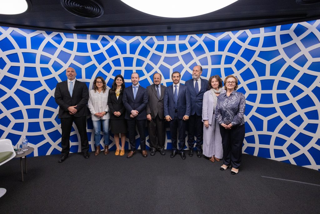 Autoridades, palestrantes e representantes da premiação: na Câmara Árabe