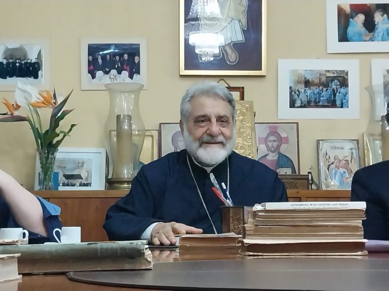 Dom Damaskinos Mansour recebeu acervo que havia cedido para digitalização