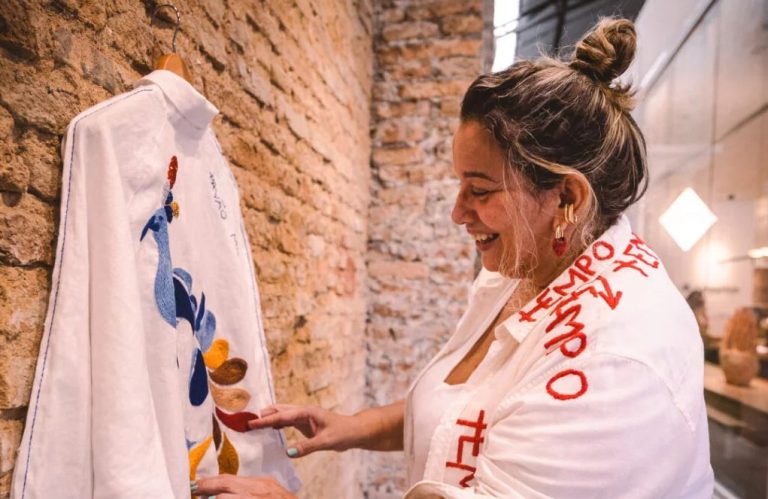 Marca brasileira de moda artesanal chega a Dubai Jornalista especializada em Moda, Alina Amaral (foto) criou marca de roupas em 2016