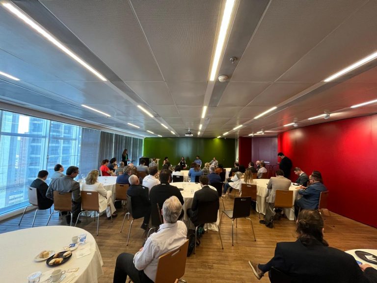 Café da manhã com associados é evento periódico que apresenta potencial de negócios com os países árabes a empresas brasileiras