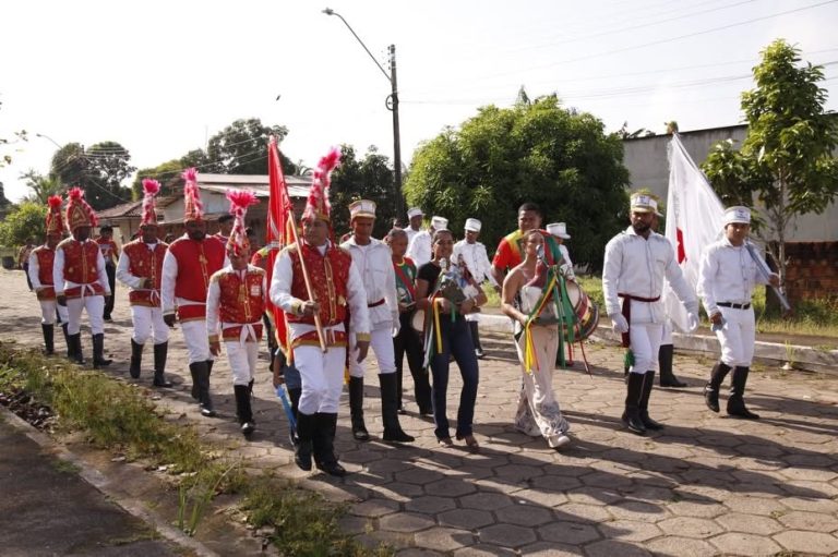 Chegada de imagens em Mazagão Velho para a festa que remete às origens locais