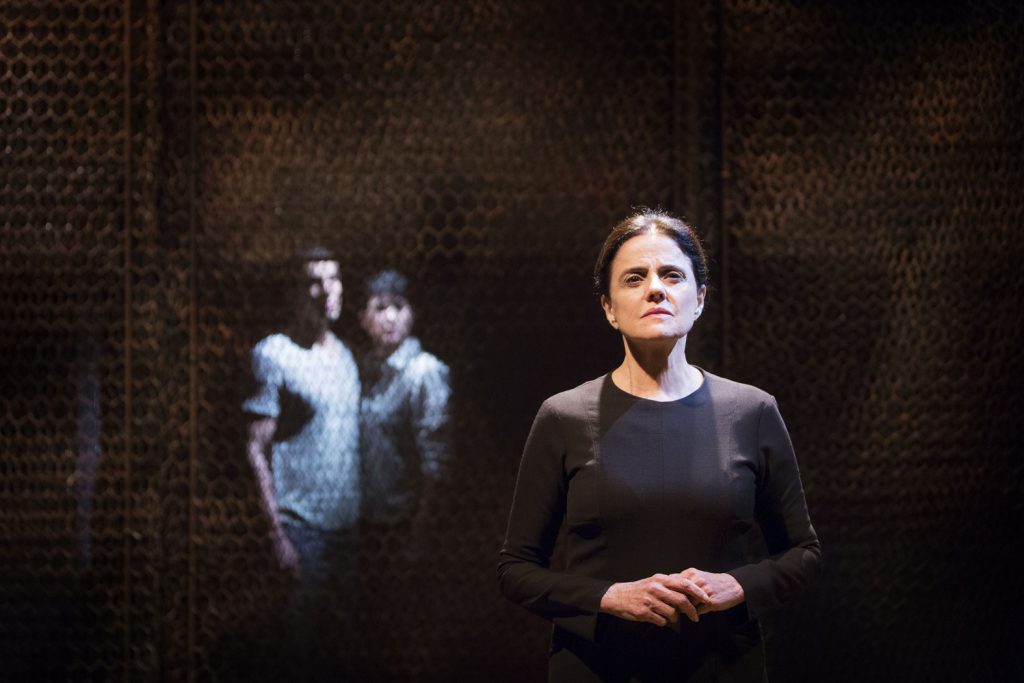 Peça teatral em São Paulo conta drama de uma libanesa