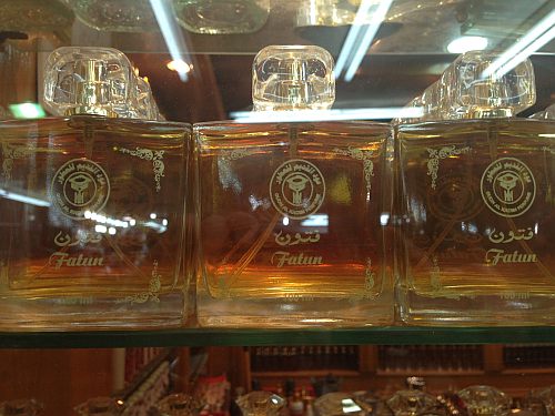 Mercado de perfumes movimenta US$ 3,2 bi no Golfo