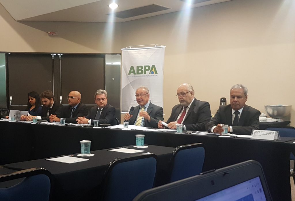 Tarifa faz cair exportação de frango à Arábia Saudita