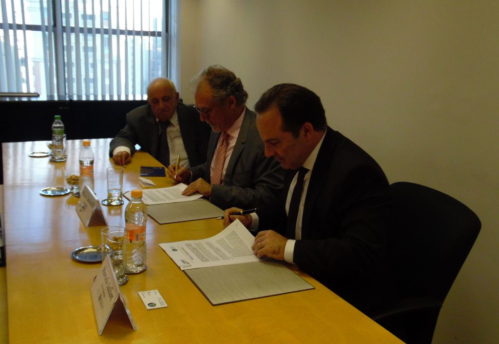 Câmara Árabe assina acordo de cooperação com Abiec