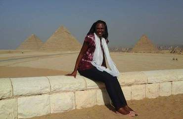 Brazilian professor teaches Portuguese in Egypt