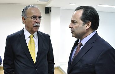 Economist advises focus on foreign markets