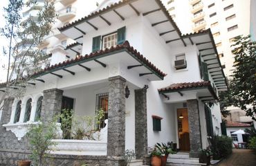 Cultural center offers classes to refugees