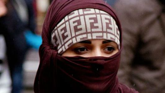 Cotidiano de muçulmanos no Brasil é tema de debate