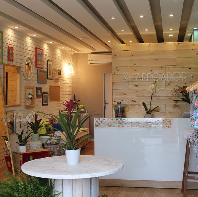 Moda praia brasileira em loja no Líbano