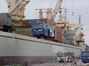 Empresa do Rio exporta caminhões para árabes