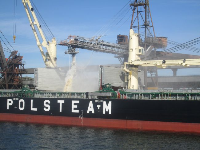 Balança comercial tem superávit no mês