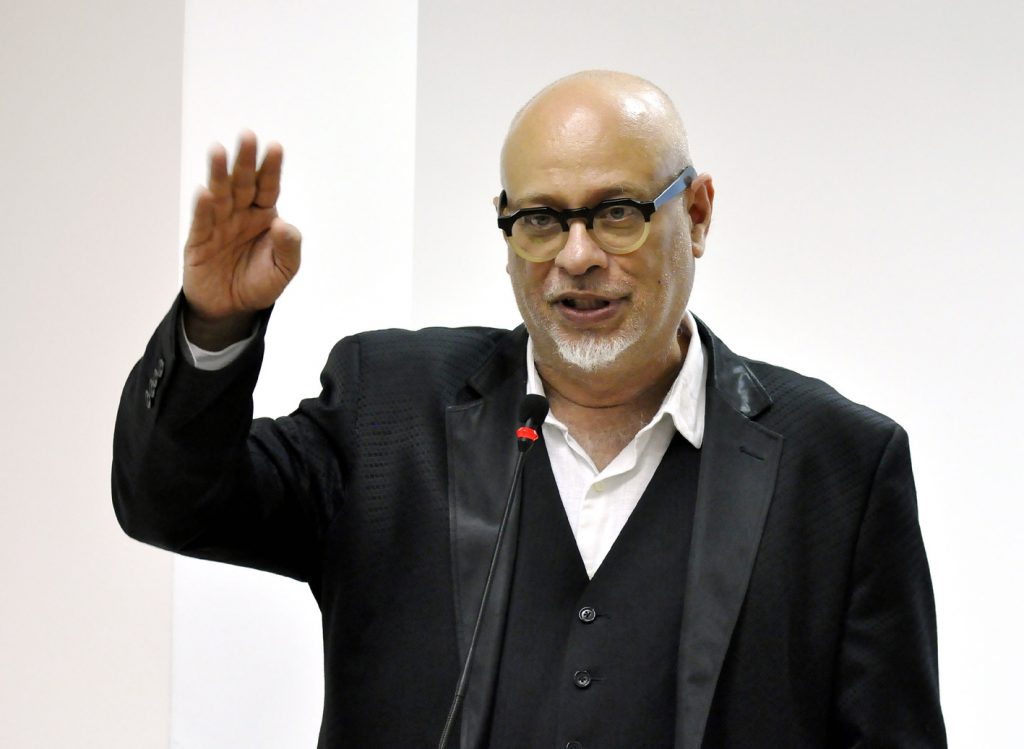 Sociedade ‘comoditiza’ relações, diz filósofo