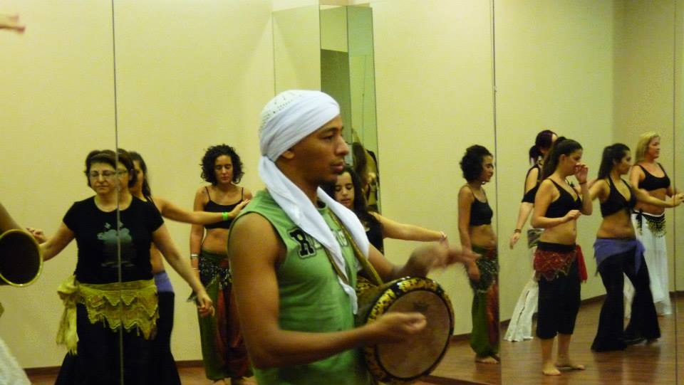 Dançarino egípcio faz workshop em São Paulo